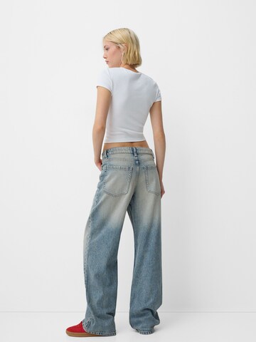 Bershka Loosefit Jeans in Blau