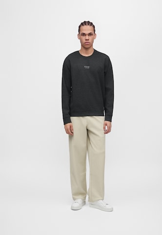 GUESS - Sudadera en negro