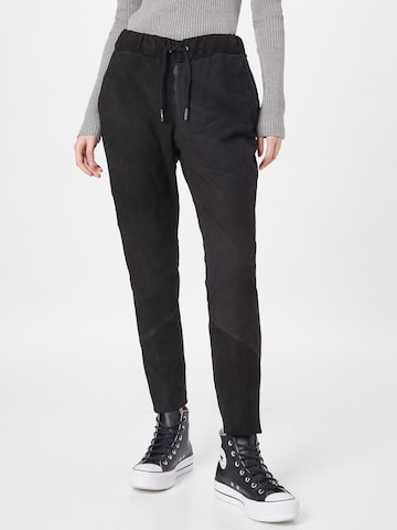 Coupe slim Pantalon Maze en noir : devant