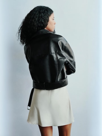 Pull&Bear Jacke in Schwarz