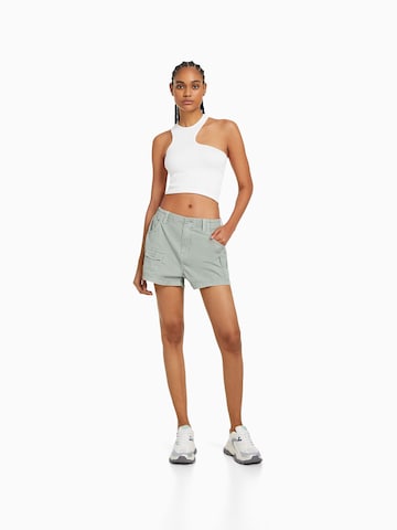 Bershka Loosefit Shorts in Grün