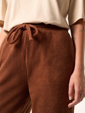 ABOUT YOU x Laura Giurcanu Tapered Hose 'Holly' in Braun