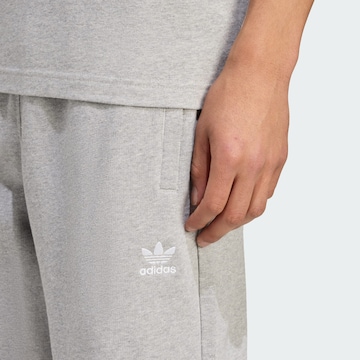 regular Pantaloni 'Essentials' di ADIDAS ORIGINALS in grigio