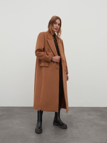 Manteau mi-saison 'Doreen' EDITED en marron : devant