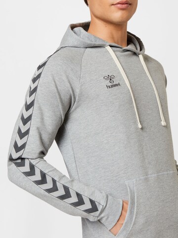 Hummel - Sweatshirt de desporto em cinzento