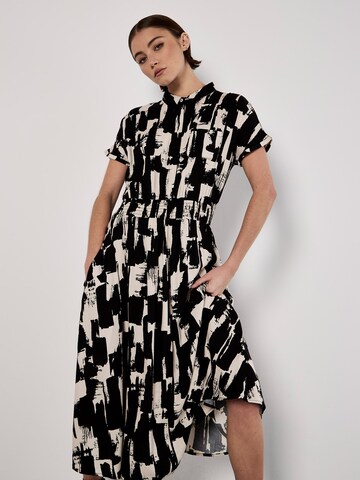 Apricot Jurk in Zwart: voorkant