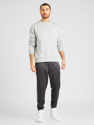 Nike Sportswear Regular Fit Sweatshirt 'Club Fleece' in Grau