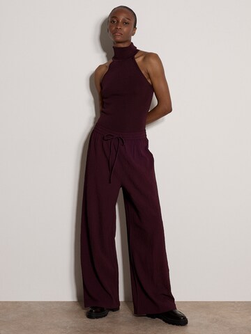 Apricot Wide leg Pants ' ' in Red: front