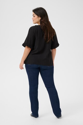 KAFFE CURVE Blouse 'Meriana' in Zwart