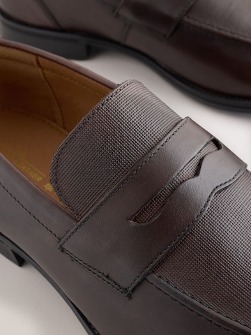 Chaussure basse Next en marron