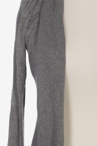 SOAKED IN LUXURY Sweater & Cardigan in S in Grey
