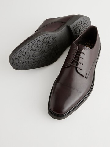 Chaussure à lacets Next en marron