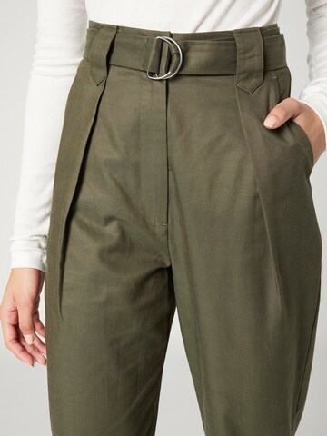 Guido Maria Kretschmer Women Tapered Pleat-Front Pants 'Nova' in Green