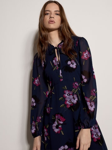 Apricot Floral Print Midi Dress ' ' in Blau