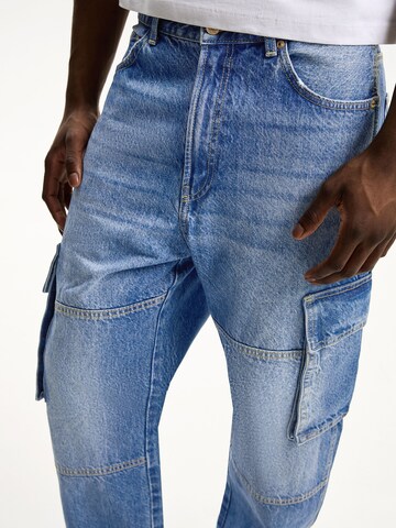 Bershka Loosefit Cargojeans i blå