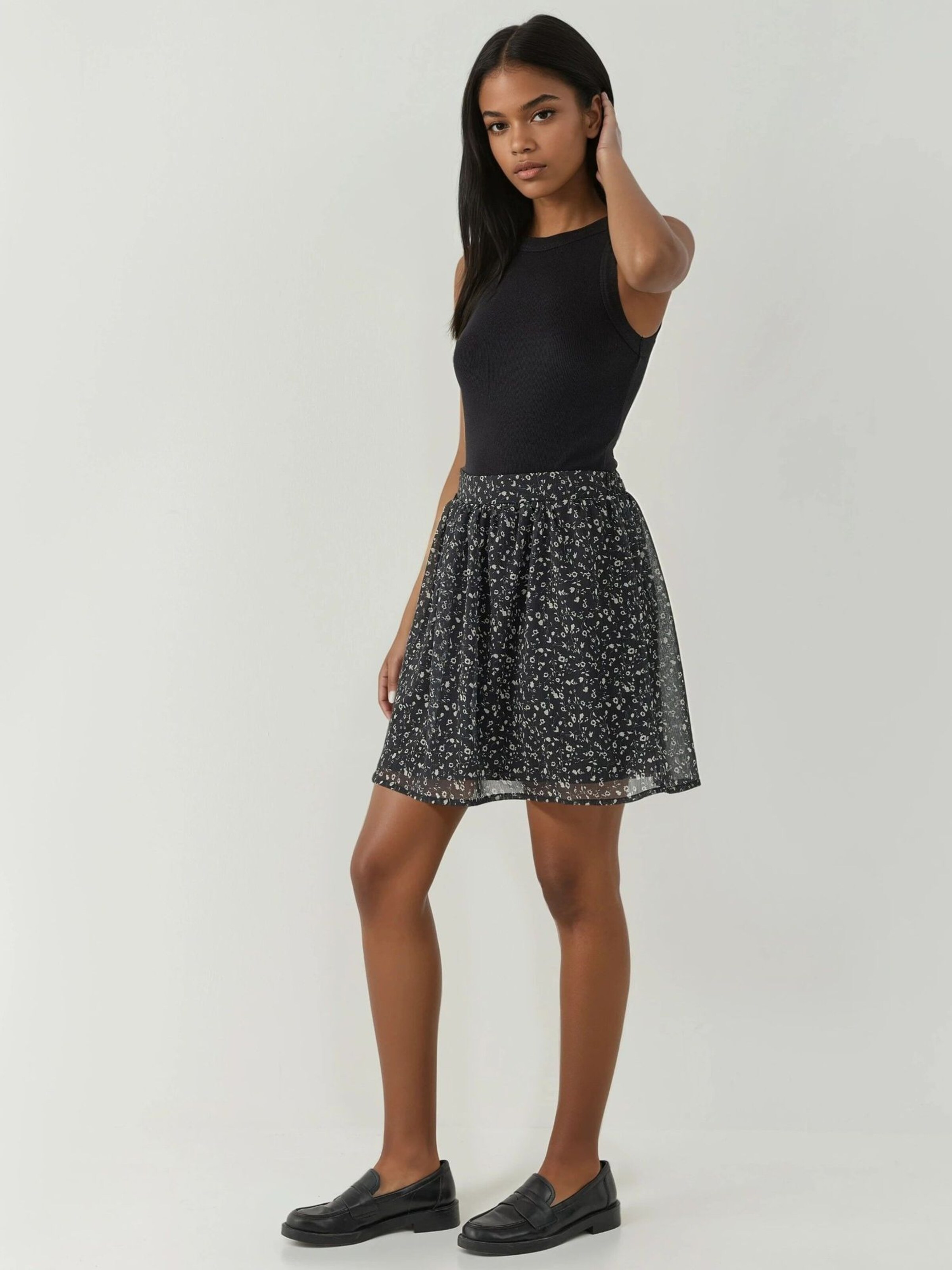 Hiccup Skirt in Black