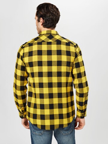 Urban Classics Regular fit Button Up Shirt in Yellow