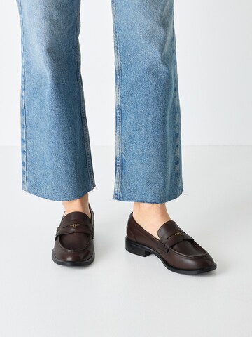 Chaussure basse Tamaris en marron