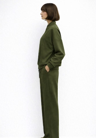 Elara Sweatsuit in Green