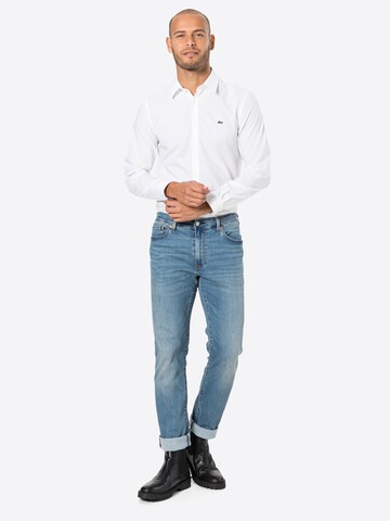 LACOSTE - Ajuste regular Camisa en blanco
