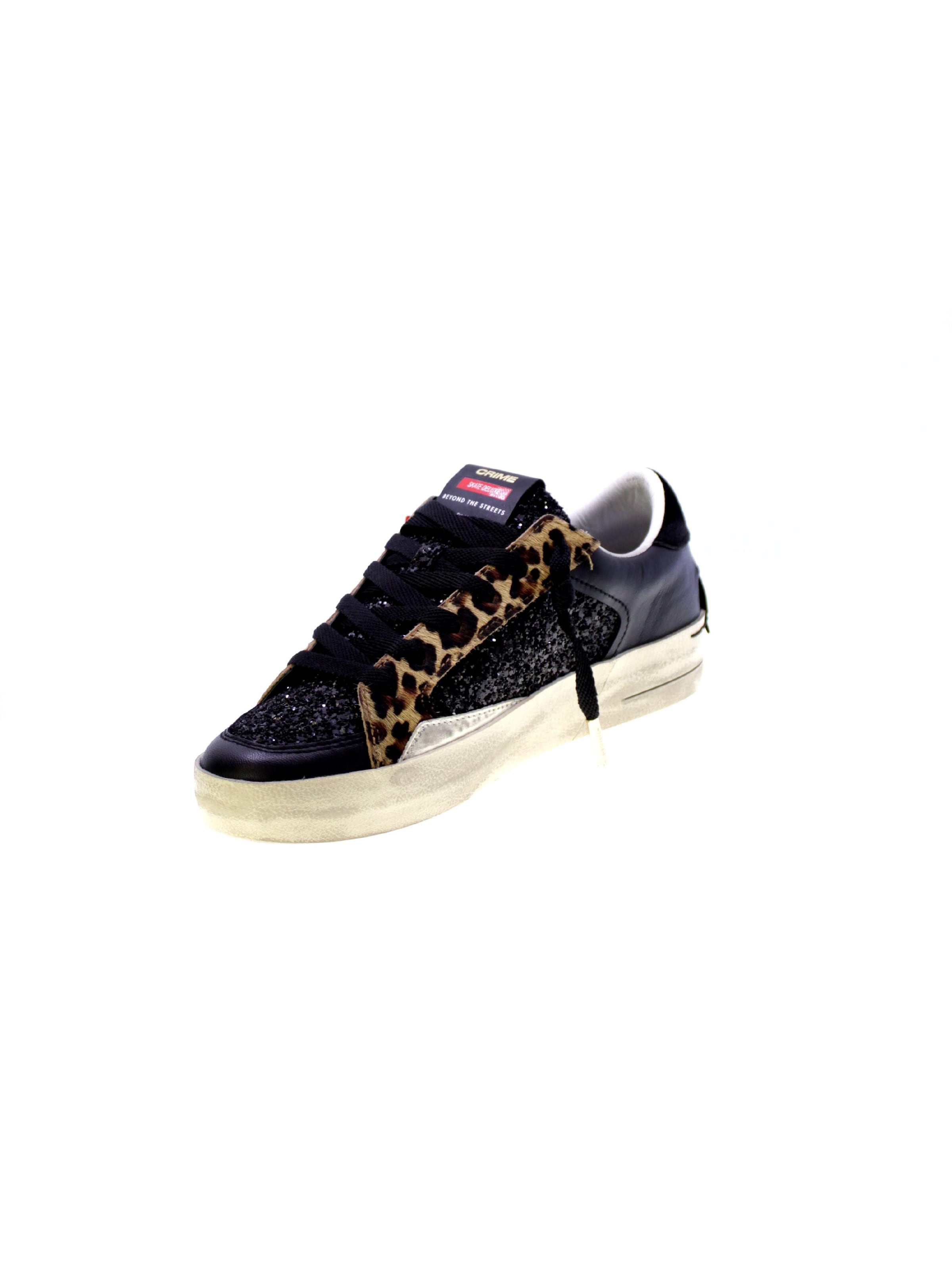 Sneaker bassa di Crime London in nero