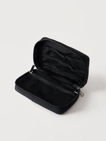 Geantă de cosmetice de la Calvin Klein pe negru