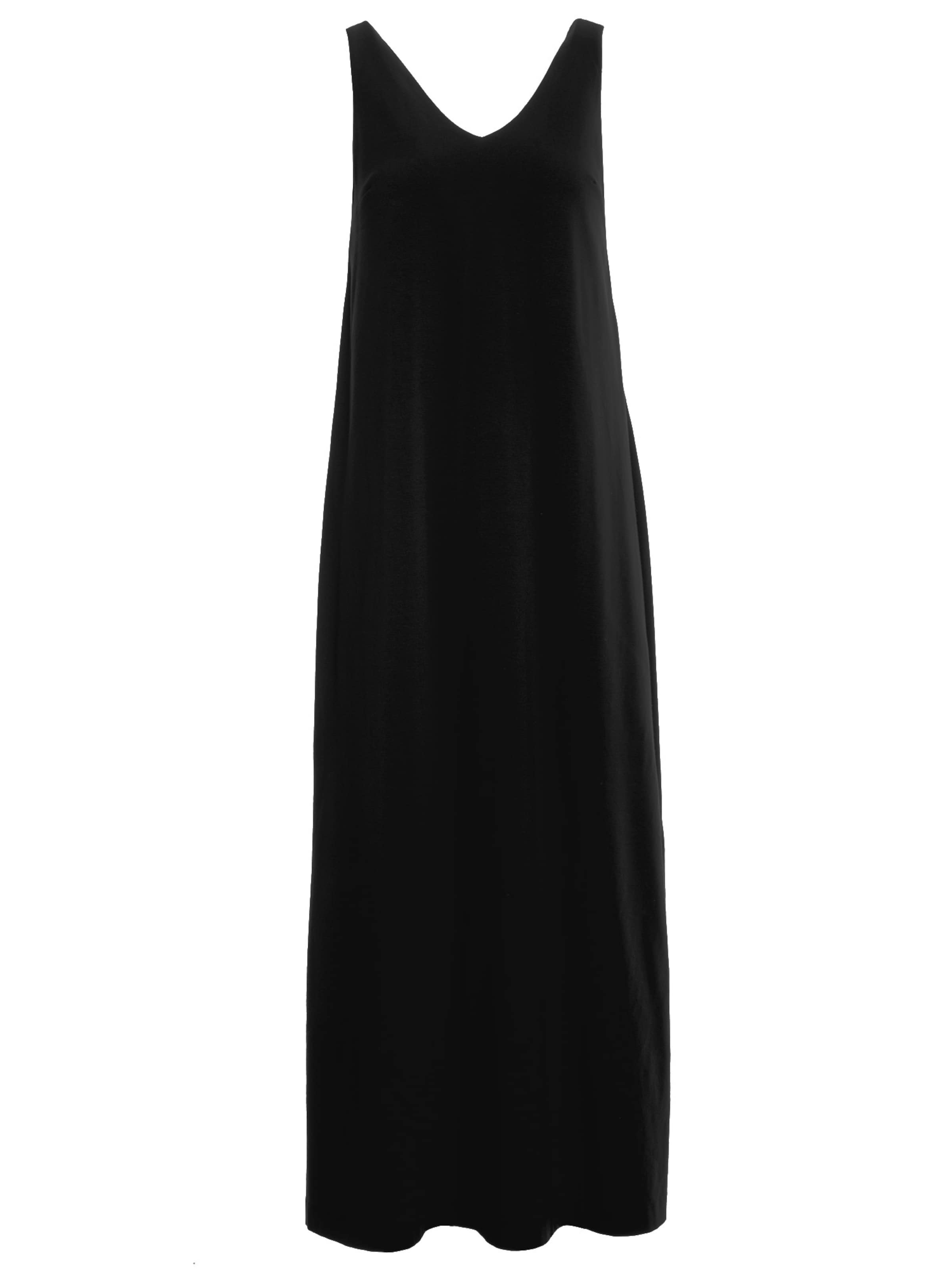 Rochie de la made of emotion pe negru: față