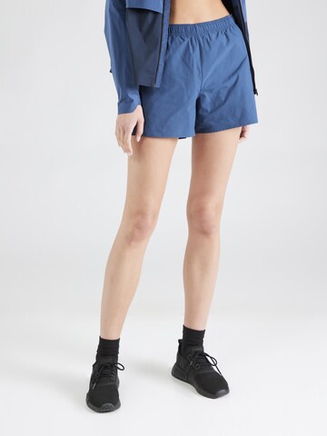 On Regular Sportshorts 'Essential' in Blau: predná strana