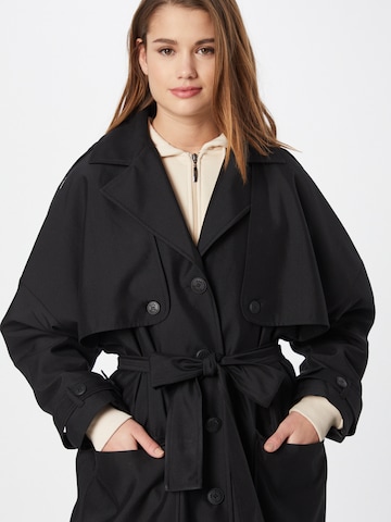 Manteau mi-saison Karo Kauer en noir