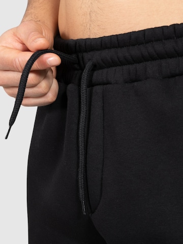 Effilé Pantalon de sport ' Athlete' Smilodox en noir