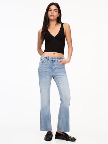 Pull&Bear Bootcut Jeans in Blau