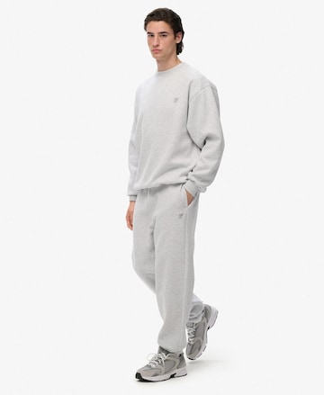 Effilé Pantalon Superdry en gris