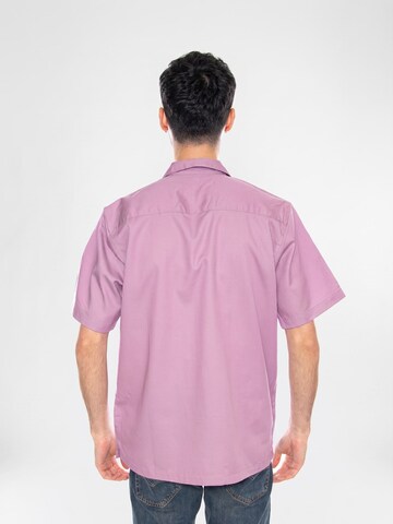 Carhartt WIP Comfort Fit Skjorte 'S/S Delray Shirt Gentle Purple / White' i lilla