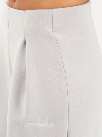 Loosefit Pantalon ' Sylva ' Smilodox en gris