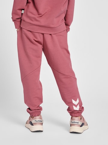 Hummel Tapered Sporthose in Pink