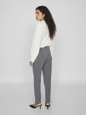 Tapered Pantaloni 'Varone' di VILA in grigio