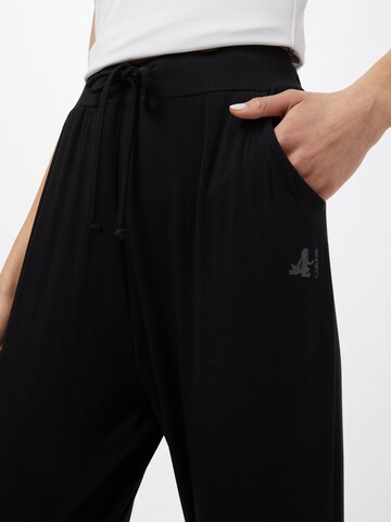 Effilé Pantalon de sport CURARE Yogawear en noir