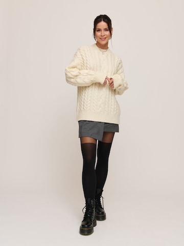 A LOT LESS - Pullover 'Diana' em branco