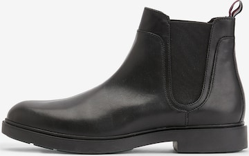 TOMMY HILFIGER Chelsea Boots in Black: front