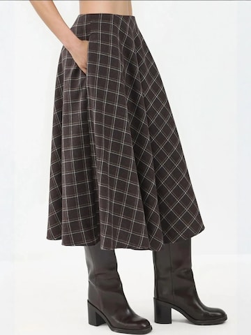 Gonna di Hiccup in marrone