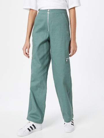Pantaloni cargo di ADIDAS ORIGINALS in verde: frontale