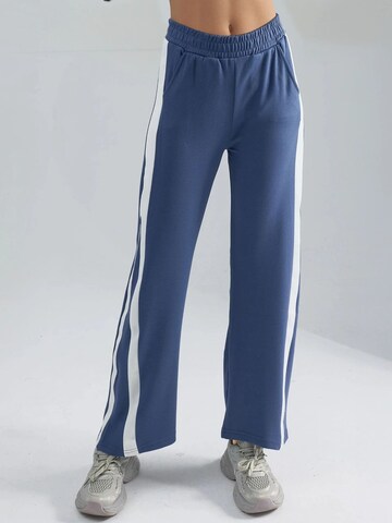 Wide leg Pantaloni di Hiccup in blu: frontale