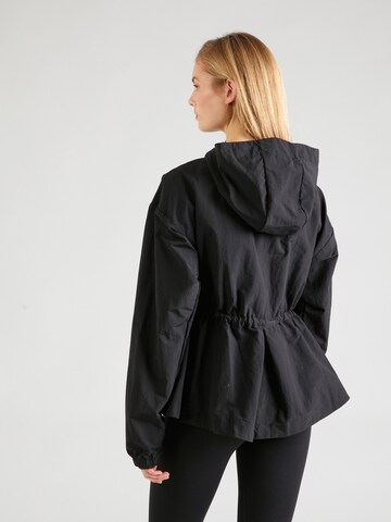 Nike Sportswear Jacke in Schwarz