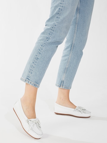 Mocassin 'Kilty plus' Minnetonka en blanc