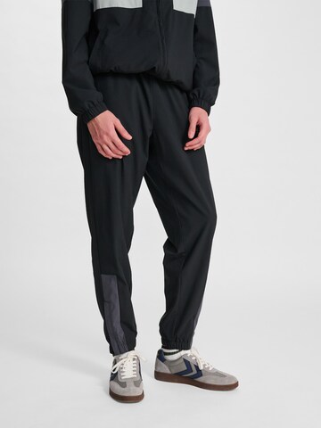 Hummel Tapered Broek in Zwart
