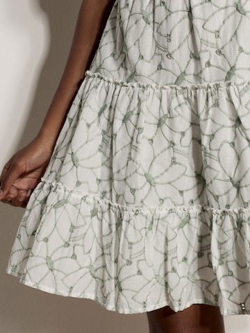 Robe ' ' Apricot en blanc