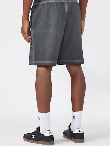 Champion Authentic Athletic Apparel Loosefit Sportshorts in Grau