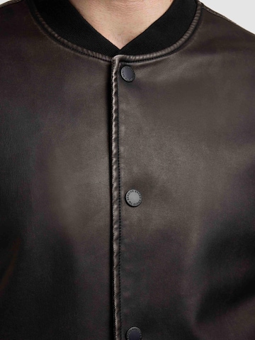 khujo Tussenjas 'Cale' in Zwart