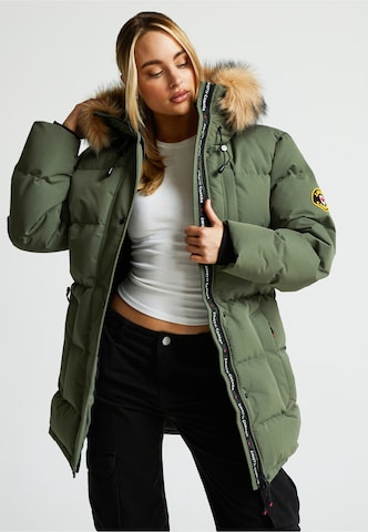 Cappotto invernale 'Goshawa' di Zavetti Canada in verde: frontale