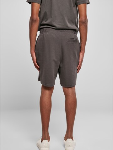 Urban Classics Regular Shorts in Grau